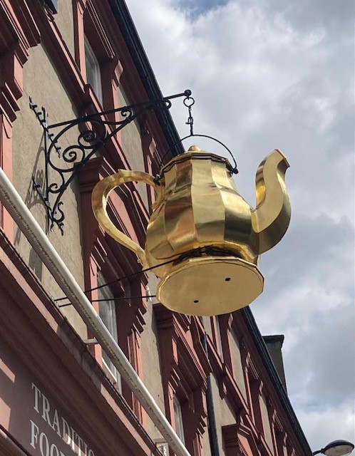 Golden Teapot 